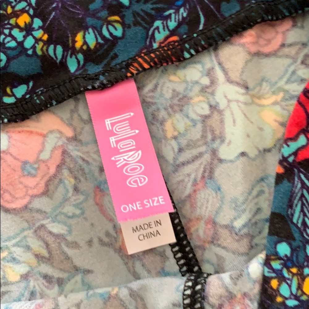 LulaRoe outfit OS leggings and XS Lynnae - Picture 7 of 9